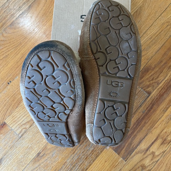 UGG Chestnut Shearling Moccasin Slippers - Picture 4 of 5